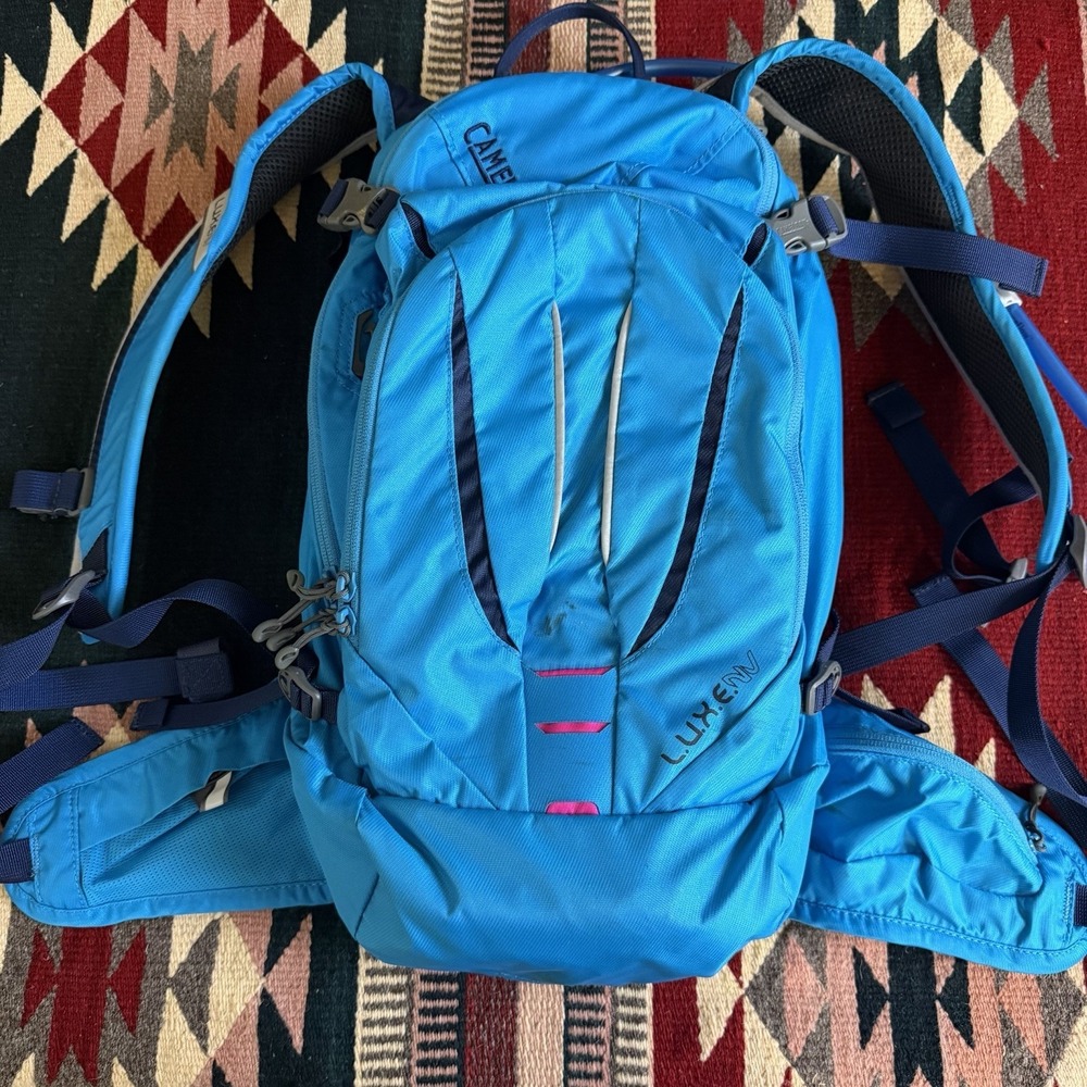 Camelbak L.U.X.E NV Blue Hydration Backpack with Bladder Hiking Camping Outdoors